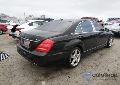 2011 Mercedes-Benz S 550 4Matic z USA, uszkodzony, nr VIN WDDNG8GB6BA365339